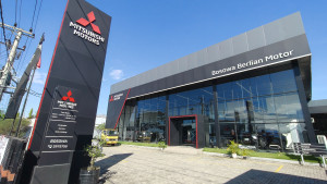 Sales Mobil Sales Dealer Mitsubishi Tondano 