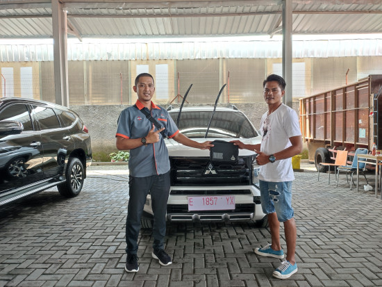 foto Do xpander Cross with Bos Laut Biru 